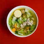 Khoai tây chiên kèm salad rau củ tươi