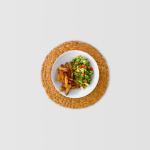 Khoai tây chiên kèm salad rau củ tươi